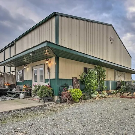 Cozy Goshen Studio Unique Farm Stay!